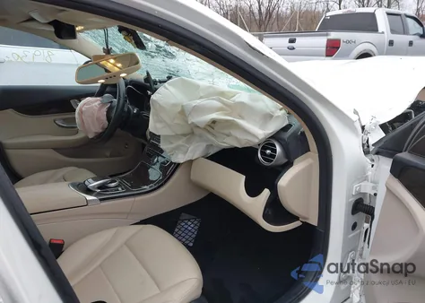 2015 Mercedes-Benz C 300 4Matic/Luxury 4Matic/Sport 4Matic из США, поврежденный, VIN 55SWF4KB4FU020226